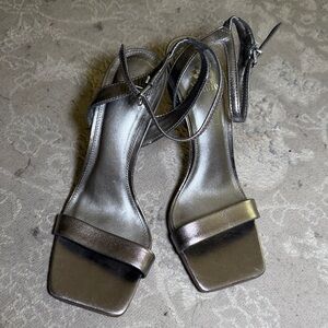 Vince Camuto Metallic Silver Star Heels size 8.5